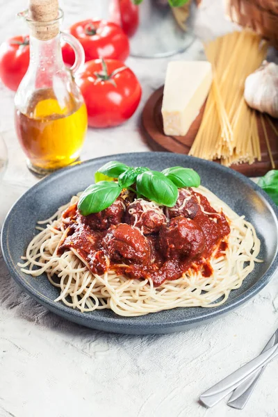 Massa Esparguete Com Almôndegas Molho Tomate Prato Italiano — Fotografia de Stock