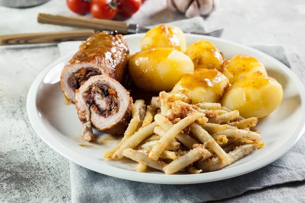 Pork Rolls Stuffed Vegetables Served Potatoes Yellow String Beans — Stock Photo, Image