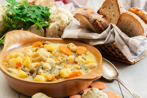 Sup Sayuran Dengan Bahan Bahan Wortel Kembang Kol Kentang Dan — Stok Foto