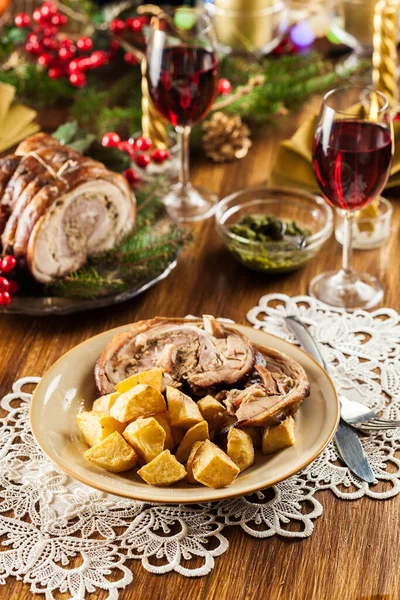 Traditionele Italiaanse Porchetta Gerold Varkensvlees Belly Met Gebakken Aardappelen Feestelijke — Stockfoto