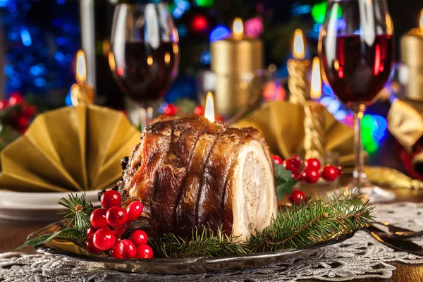 Traditionelle Italienische Porchetta Schweinebauch Mit Bratkartoffeln Auf Festlichem Tisch — Stockfoto