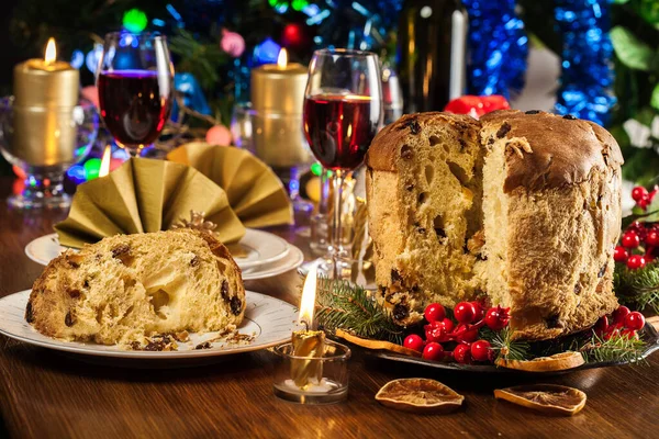 Kerst Panettone Cake Met Rozijnen Fruit Traditionele Italiaanse Schotel — Stockfoto