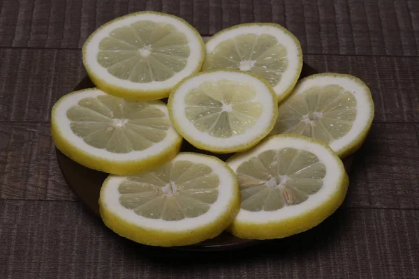 Saftiga Gula Citronskivor Grå Isolerade Bakgrund — Stockfoto