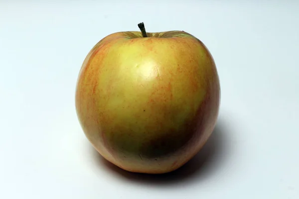 Manzana Roja Sobre Fondo Blanco — Foto de Stock