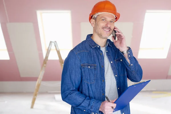 Middle Aged Handyman Wearing Hardhat Holding Clipboard His Hand While — Stock Photo, Image