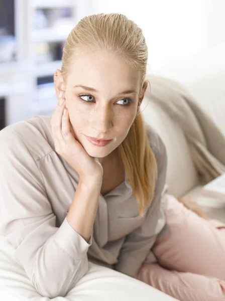 Close Shot Young Blond Woman Relaxing Sofa Home — Stock Photo, Image