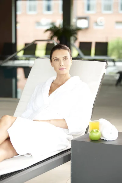 Shot Beautiful Mid Aged Woman Relaxing Spa — Stock Photo, Image