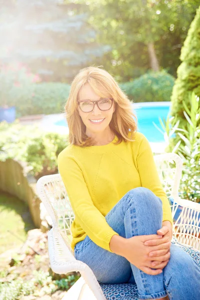 High Angle Cropped Shot Attractive Happy Woman Sitting Outdoor Relaxing — Stock Photo, Image