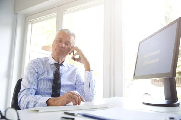 Shot Senior Financial Director Businessman Using Cell Phone While Talking — Stock Photo, Image