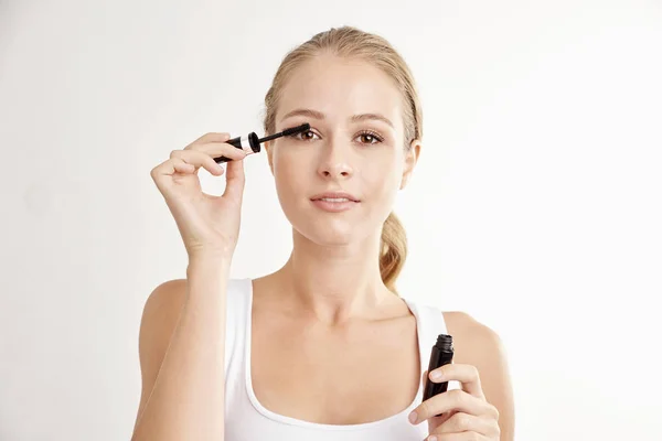 Portrait Shot Young Woman Standing Isolated White Backgrond While Looking — Stock Photo, Image