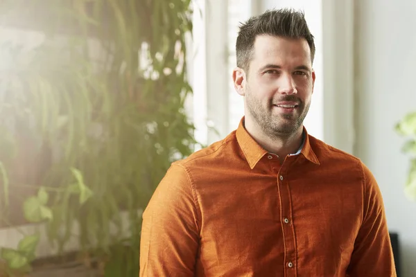 Close Shot Confident Man Wearing Casual Clothes While Standing Indoor — Stock Photo, Image