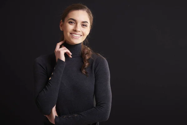 Close Estúdio Retrato Tiro Bela Jovem Mulher Vestindo Camisola Pescoço — Fotografia de Stock