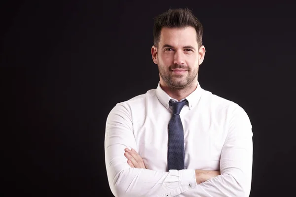 Estudio Retrato Hombre Confiado Usando Camisa Corbata Mientras Está Pie — Foto de Stock