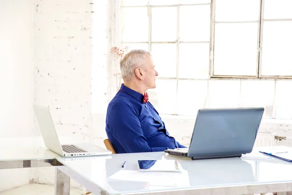 Portrait Shot Senior Businessman Wearing Shirt Tie While Sitting Office — Stock Photo, Image