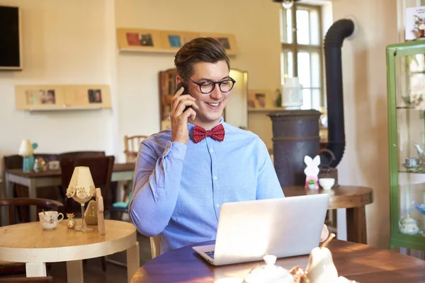 Portrait Shot Young Man Making Call Using His Laptop Cafe — Stock Photo, Image