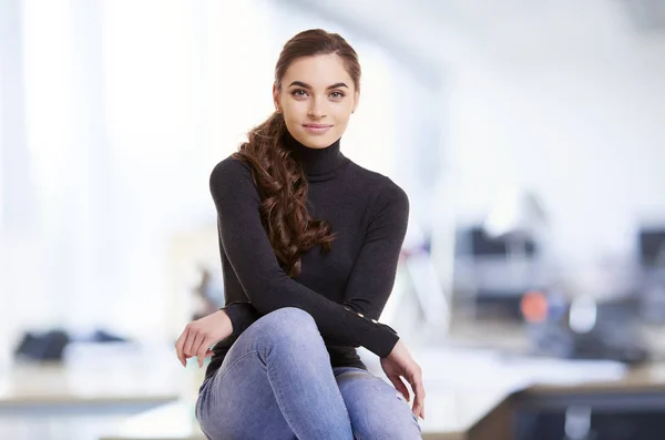 Portrait Shot Beautiful Young Businesswoman Wearing Casual Clothes While Sitting — Stock Photo, Image