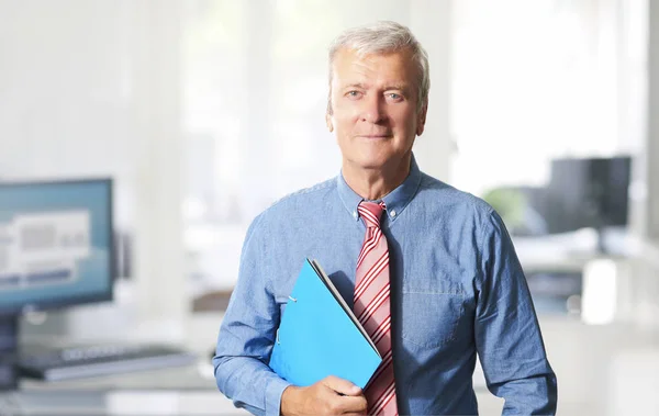 Oude zakenman portret — Stockfoto