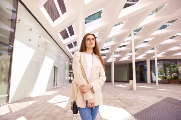 Shot Beautiful Young Businesswoman Standing Office Building Waiting Somebody — Stock Photo, Image