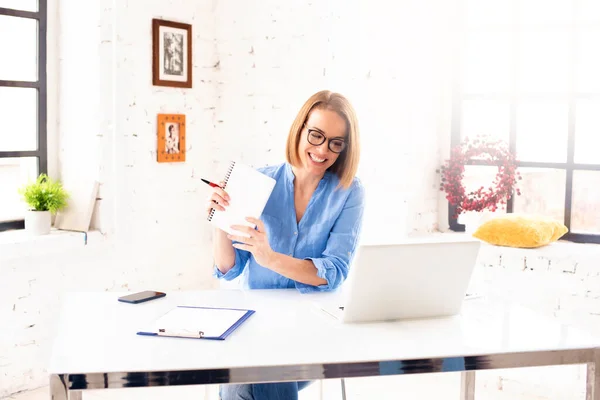 Shot Happy Businesswoman Sitting Her Laptop Working New Project Home — Stock Photo, Image