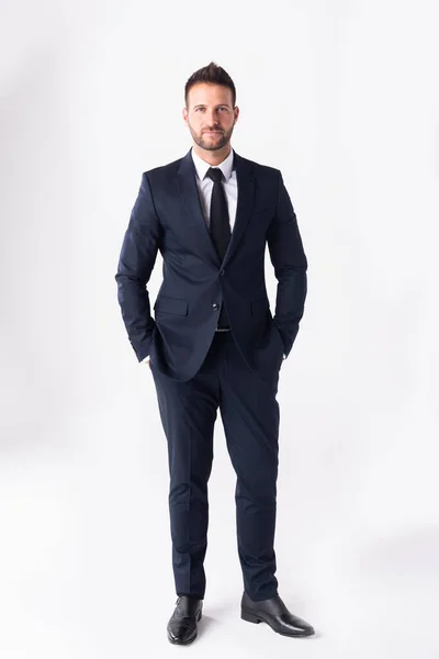 Tiro Longitud Completa Hombre Negocios Guapo Que Usa Traje Mientras — Foto de Stock