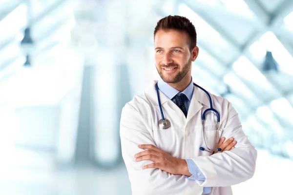 Tiro Médico Masculino Com Braços Cruzados — Fotografia de Stock