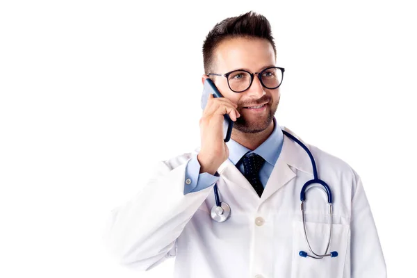 Porträtt Manlig Läkare Som Använder Sin Mobiltelefon Och Pratar Med — Stockfoto