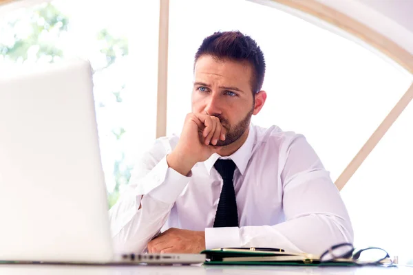 Shot Disappointed Businessman Sitting His Laptop Office Desk While Working — Stock Photo, Image