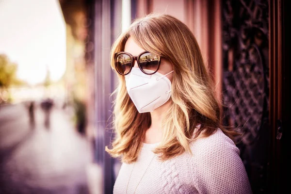 Close Portrait Woman Wearing Face Mask Protection Street Coronavirus Pandemic — Stock Photo, Image
