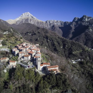 Apuan Alpleri 'ndeki Pruno Köyü, Versilia, Toskana
