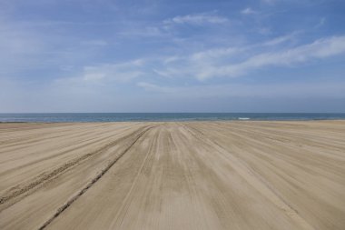 Forte dei Marmi, Toskana: baharda cankurtaranlar yaz sezonu için plaj ve ekipman hazırlamak