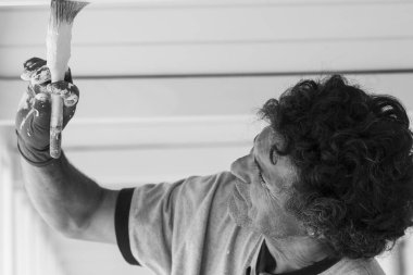 Forte dei Marmi, İtalya: baharda cankurtaranlar yaz sezonu için plaj ve ekipman hazırlamak