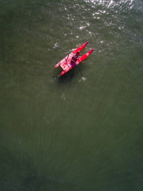 Forte dei Marmi, Toskana: kurtarma teknesinde bir cankurtaran havadan görünümü
