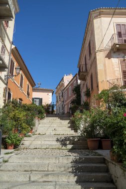 La Maddalena, İtalya / Sardunya - 7 Eylül 2019: La Maddalena şehrinin görünümü