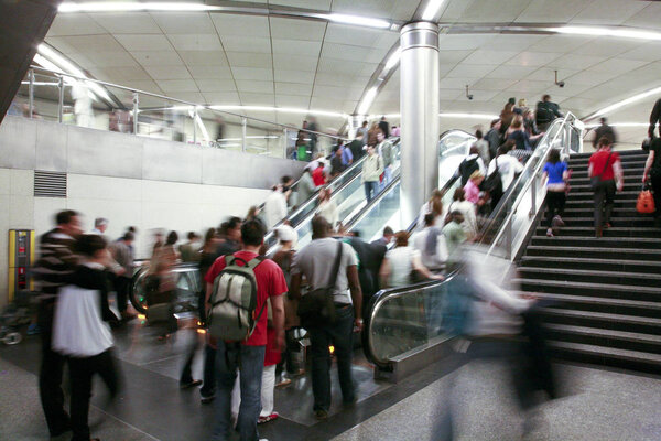 Ежедневные моменты в парижском метро

