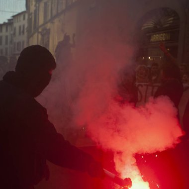 Lucca, İtalya: öğrenci protestosu