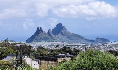 Mauritius panorama dağlardaki Curepipe üç memeliler.