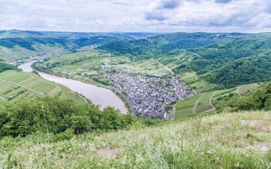 Bremm Panorama Almanya 'sındaki Ferrata üzerinden Calmont.