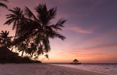 Sunset Beach Atoll ada Maldivler.