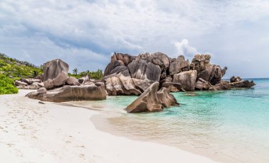 La Digue Seyşeller 'deki Anse Cocos plajı