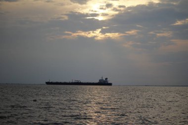 Kargo gemisi roadstead üzerinde