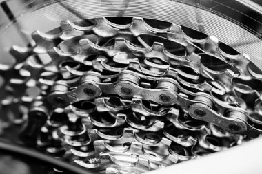 Yol bisikleti bulunan bir kaset dişli bölümü