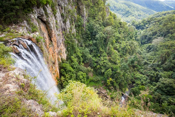 Purling Brook cae — Foto de Stock