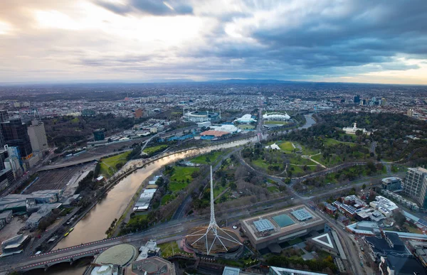 Uitzicht over Melbourne oostelijke buitenwijken bij zonsopgang — Stockfoto