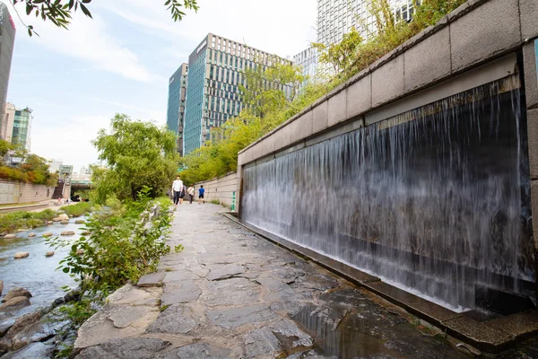 Cheonggyecheon River i Seoul — Stockfoto