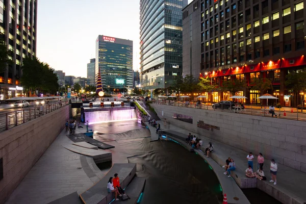 Cheonggyecheon River i Seoul — Stockfoto
