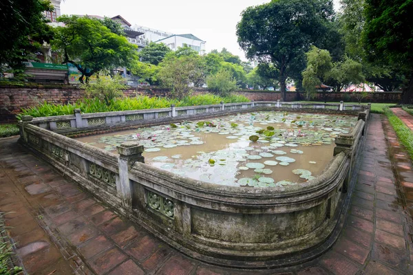 Tempel van de literatuur in hanoi — Stockfoto