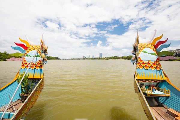 Barco de dragón de ciudad de Hue — Foto de Stock
