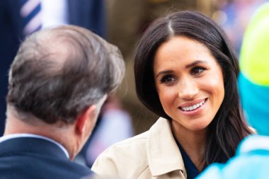 Melbourne, Avustralya - 18 Ekim: Prens Harry, Sussex Dükü ve Meghan Markle, Melbourne, Avustralya hükümeti evinde Sussex Düşes karşılamak fanlar