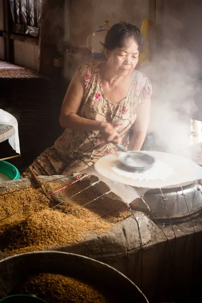 Papel de arroz Roll Cooking — Fotografia de Stock