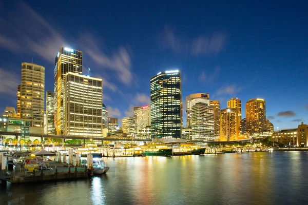Сиднейская гавань в сумерках — стоковое фото